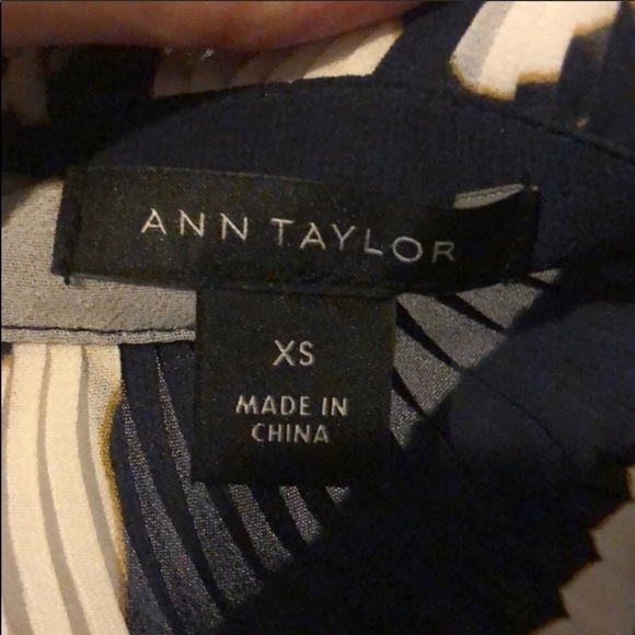 Ann Taylor butterfly blouse size XS NWOT - Picture 3 of 5